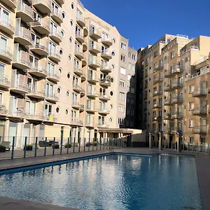 https://la-vie-sur-mer-appartement-zijdelings-zeezicht-mariakerke.ostend-hotel.net